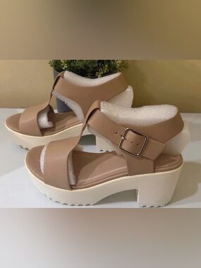 J. Adams Boho sandals Platform Buckle Sandals in Beige for Women